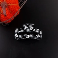 8cm Halloween-Haarklammer aus Acryl mit weißen Geister- und Spinnennetz-Motiven - Schwarz mit Spinnennetz & Geist