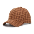 Détail de profil d'une casquette de baseball à motif pied-de-poule marron et bord incurvé - Taille unique / Fauve
