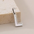 Pendentif lettre L en acier argenté avec incrustation nacre blanche pour femme - Pendentif Lettre L (KP115550-K)