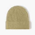 Grobstrick-Beanie in Olivgrün mit Rippstruktur und breitem Umschlag für den Winter - Grasgrün