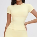 Camiseta de yoga sin costuras amarilla clara entallada con textura acanalada y cuello redondo - S / Amarillo Luna