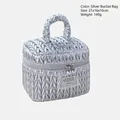 Borsa da trucco argento trapuntata con cerniera di perle e trama a vite a forma di secchiello - Borsa a barile / Argento