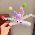 Nahaufnahme einer Plüsch-Oktopus-Haarklammer mit bunten Spiraltentakeln und großen Augen - Rosa