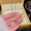 Collana con ciondolo a orsetto dorato con gemma a cuore viola e zirconi bianchi - Stile orsetto con zirconia cuore viola (X002) / Oro
