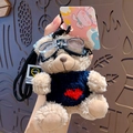 Porte-clés ours en peluche marron avec pull bleu à cœur rouge et lunettes de sport - Coeur Bleu Royal (Sans Étiquette)