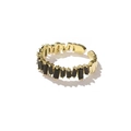 Verstellbarer goldener offener Ring mit einem rechteckigen schwarzen Zirkonstein - Einstellbar Offen / Schwarzer Zirkonia Vergoldet