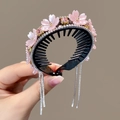 Detalle de pinza para el pelo con flores de cerezo rosa, pedrería y borlas largas - Estilo 2 / Flor Rosa