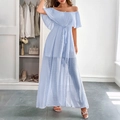 Hellblaues schulterfreies Maxikleid mit Punkten, Volantsaum und Taillengürtel - S / Himmelblau