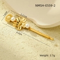 Detalle del pasador de flores doradas con perlas y elegante textura metálica - Estilo de Flor Grande con Perla (NMSH-E559-2)