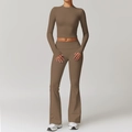 Ensemble de yoga marron moka avec haut court à manches longues et pantalon évasé - Chemise À Manches Longues 8886 + Pantalon Évasé 8791 Marron Moka / S