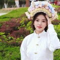 Traditioneller Hanfu Blumenschmuck mit weißer Hemdbluse und bunten künstlichen Seidenblumen - Erster Blick Gelb (Materialset)