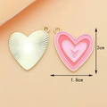 Détail du pendentif cœur 2x1,8cm avec métal soleil et couches d'émail rose - Cœur Rose et Rose Rouge