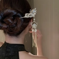 Épingle à cheveux dragon argenté avec perles blanches et longs glands sur un chignon - Triple Long Pompon En Perle Corps De Dragon Doré (26#)