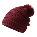 Gorro de punto trenzado grueso con pompón de pelo sintético en color burdeos oscuro - Talla Única (Elástico) / Burdeos