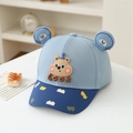 Dettaglio cappellino neonato con graziose orecchie blu e visiera con motivi colorati - 52cm (2-5 Anni) / Blu