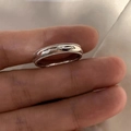 Detalle de anillo de plata con bordes granulados y marca S925 en la banda interior - Talla US 6 / Banda Sencilla Milgrain (Sin Piedras)