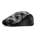 Zwarte gewassen denim baret met witte contraststiksels en verstelbare metalen gesp - Zwart