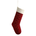 Roter gestrickter Weihnachtsstrumpf mit Fischschuppenmuster und weißem Umschlag auf weiß - Burgunderrot(Körper)/Elfenbein(Manschette)