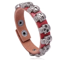 Herren Punk-Armband aus rotem Leder mit Vintage-Silber-Totenköpfen und Druckknopf - Rot