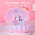 Lámpara de noche de concha con sirena púrpura y acabado perlado, mide 9,8x8,5x9,5cm - Luz nocturna de concha de princesa del océano - Azul