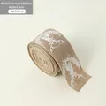 Ruban de Noël en lin kaki avec imprimé tête de cerf blanc, largeur 6,3 cm pour décor - Ruban à Tête de Renne Kaki de 6,3 cm de Large / 2 Mètres