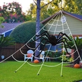 Riesige schwarze Halloween-Spinne mit roten Augen auf einem großen weißen Netz für den Garten - 5m Weißes Dreiecksnetz + 30CM Spinne
