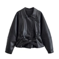 Chaqueta de cuero sintético negro para mujer con cinturón y manga larga en fondo blanco - XS / Negro