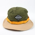 Détail d'un chapeau bob extérieur bicolore avec sangle orange et nylon à séchage rapide - M (56-58cm) / Vert Armée