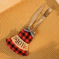 Détail du porte-couverts de Noël en forme de cloche avec broderie JOY et motif à carreaux - Cloche