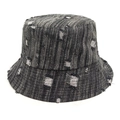 Detalle del sombrero de pescador en denim gris oscuro con rotos de estilo vintage - M (56-58cm) / Negro y Gris