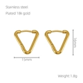Detalle de los pendientes triangulares de acero chapados en oro 18k con medidas 15x16mm - Oro de 18K / Dorado