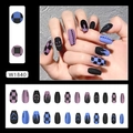 Gothic kunstnagels met blauw-rode graffiti vlamhart en schaakbordontwerpen - 24 Stuks/Doos (Met Lijm) / Donkere Graffiti-stijl (W1840)