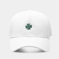 Casquette de baseball blanche classique avec broderie trèfle vert sur le devant - Réglable / Blanc
