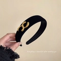 Elegant wide black velvet headband with a decorative gold interlocking metal buckle - Chanel Double C Velvet Style / Black
