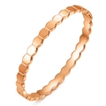 Brazalete de oro rosa pulido con diseño de panal hexagonal y estilo geométrico minimalista - Oro rosa