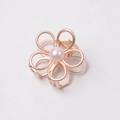 Pince à cheveux fleur évidée or rose avec perles, vue de dessus sur fond blanc - Or rose