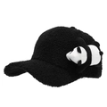 Berretto da baseball in pile nero con un simpatico panda di peluche su sfondo bianco - Regolabile / Nero