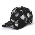 Casquette de baseball noire à fleurs avec roses blanches et détails usés - Noir (Rose Blanche)