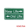 Toppa ricamata New Life vs Old Life stile segnale stradale verde e bianco, 6,3x3,7cm - Segnale-New Life / Old Life