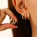 Orecchini a serpente a spirale dorati con micro-intarsi in zircone e occhi verdi - Orecchino a Bottone ad Artiglio in Oro 14K (2787)