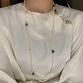 Lange Kunstperlenkette mit grünen Edelsteinen und Goldakzenten für Damen - Halskette-Gold-Grün
