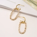 Orecchini ovali placcati in oro 18 carati con perle geometriche e zirconi scintillanti - Pendenti Ovali con Perle e Zirconia