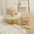 Dettaglio set cappello di paglia e borsa con fiocchi rosa su panno di pizzo bianco - 58cm (Consigliato per Adulti) / Cappello Beige + Borsa