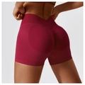 Détail macro du short de yoga bordeaux sans couture à taille haute et effet push-up - S / Bottoms / Rouge