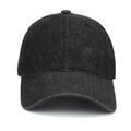 Détail de la couture à six panneaux et de la texture d'une casquette en denim noir - Réglable / Noir
