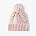 Gorro de invierno de punto en rosa y beige con diseño de patchwork y pompón de piel sintética - Rosa (23B091)