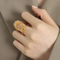 Anello lusso francese nodo dorato con diamanti per donne in stile irregolare - US 7 / Oro