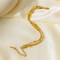 Elegantes goldenes mehrlagiges Titanstahl-Armband mit kleinen Perlen auf Seide - Runde Schlangenkette Perlenarmband (E2095) / Gold