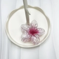 Pinza per capelli a fiore di plumeria sfumata rosa con glitter argento in resina - 8cm / Rosso Violaceo Fiocco di Neve
