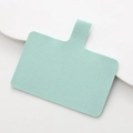 Dettaglio della linguetta del cordino per cellulare in velluto verde menta su pietra - Verde
